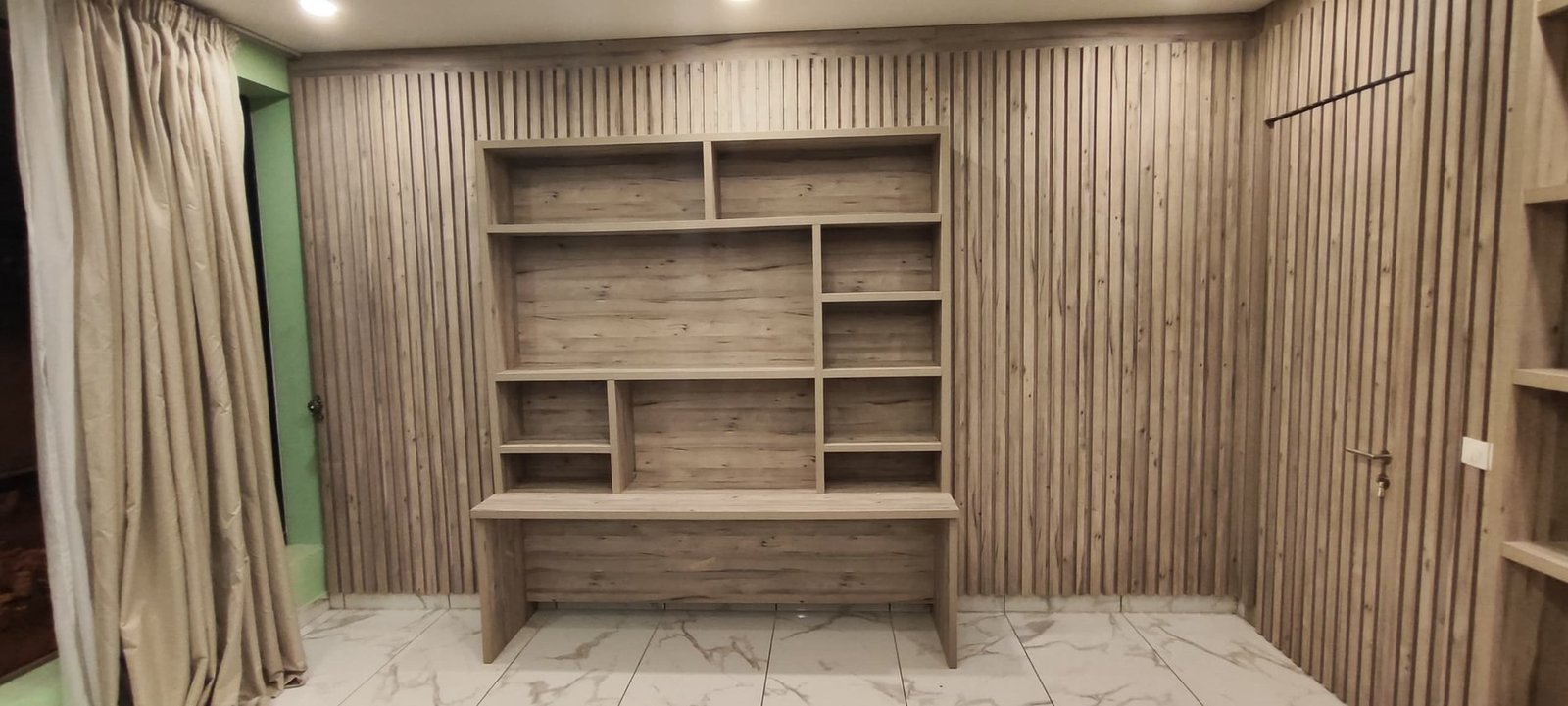 Salon habillage bois, vue 3