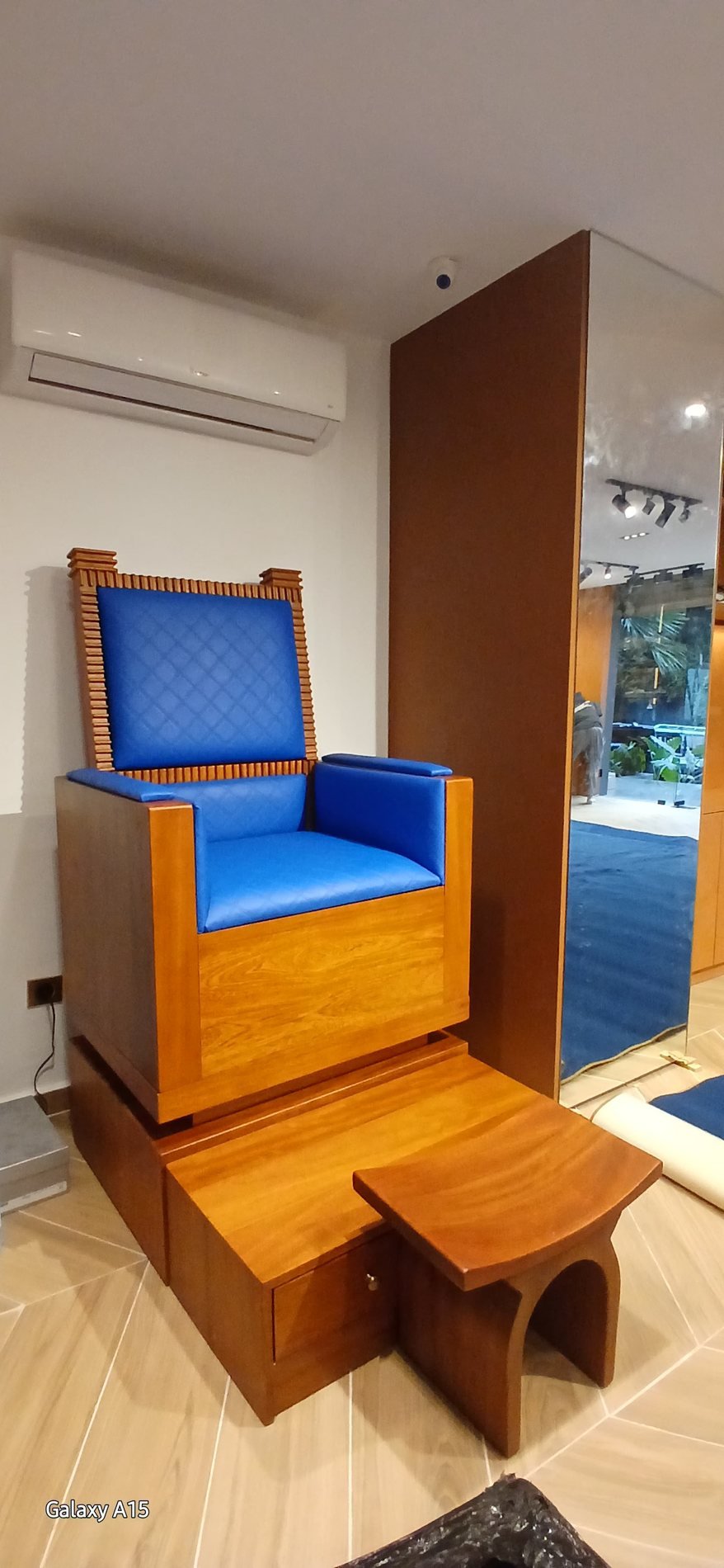 Fauteuil trône, second exemplaire