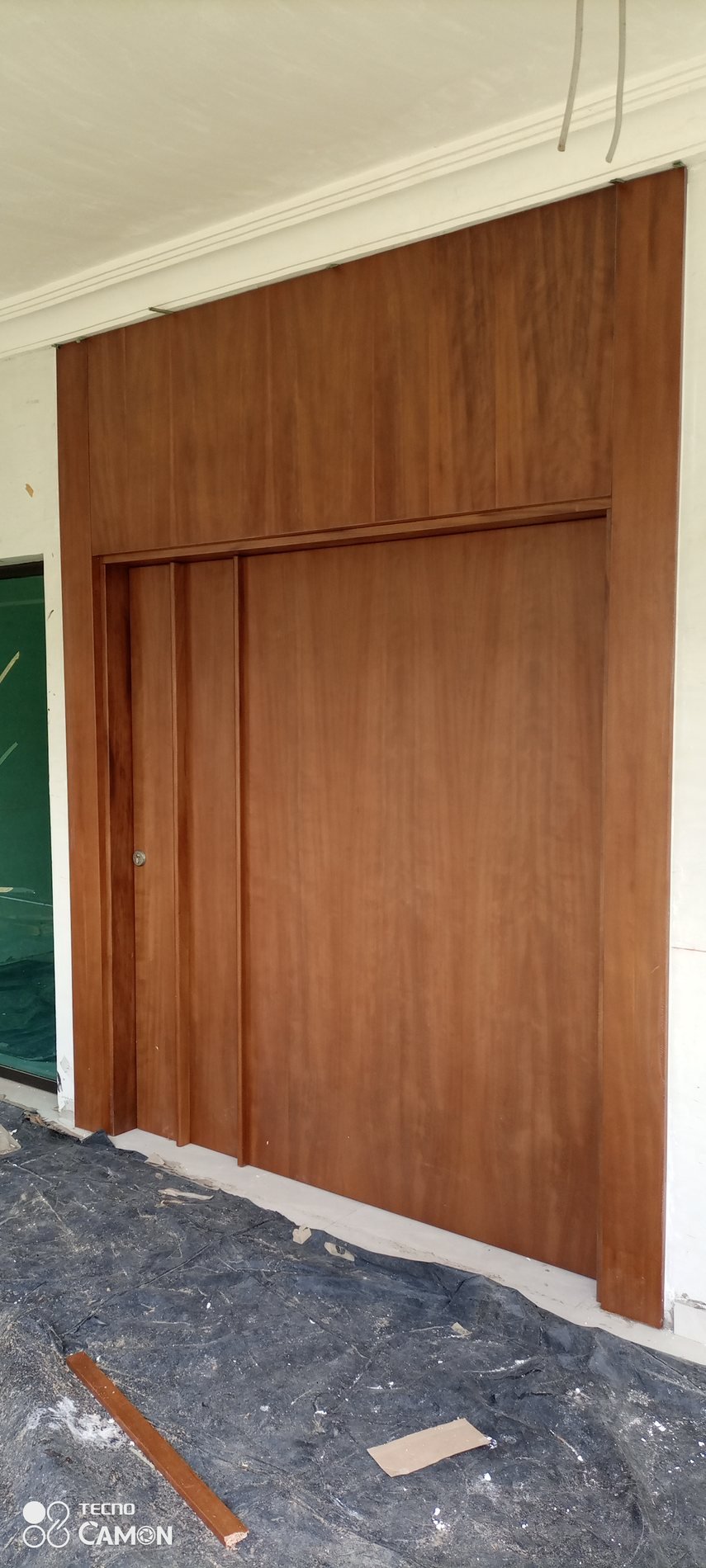 Porte coulissante en bois massif