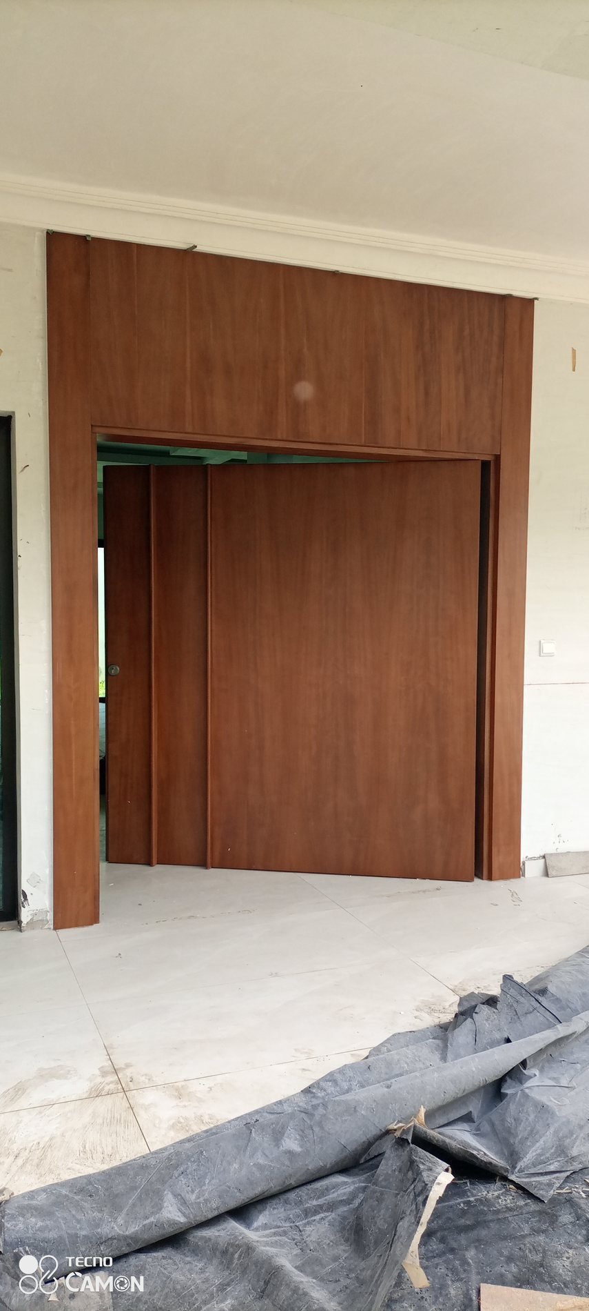 Porte cintrée en bois