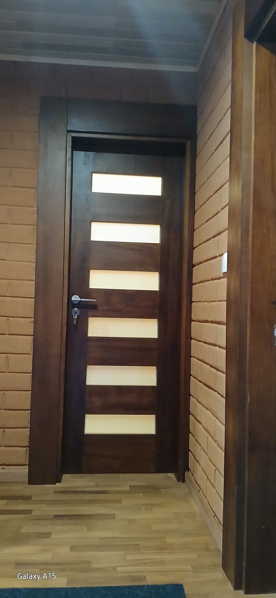 Porte à inserts dorés