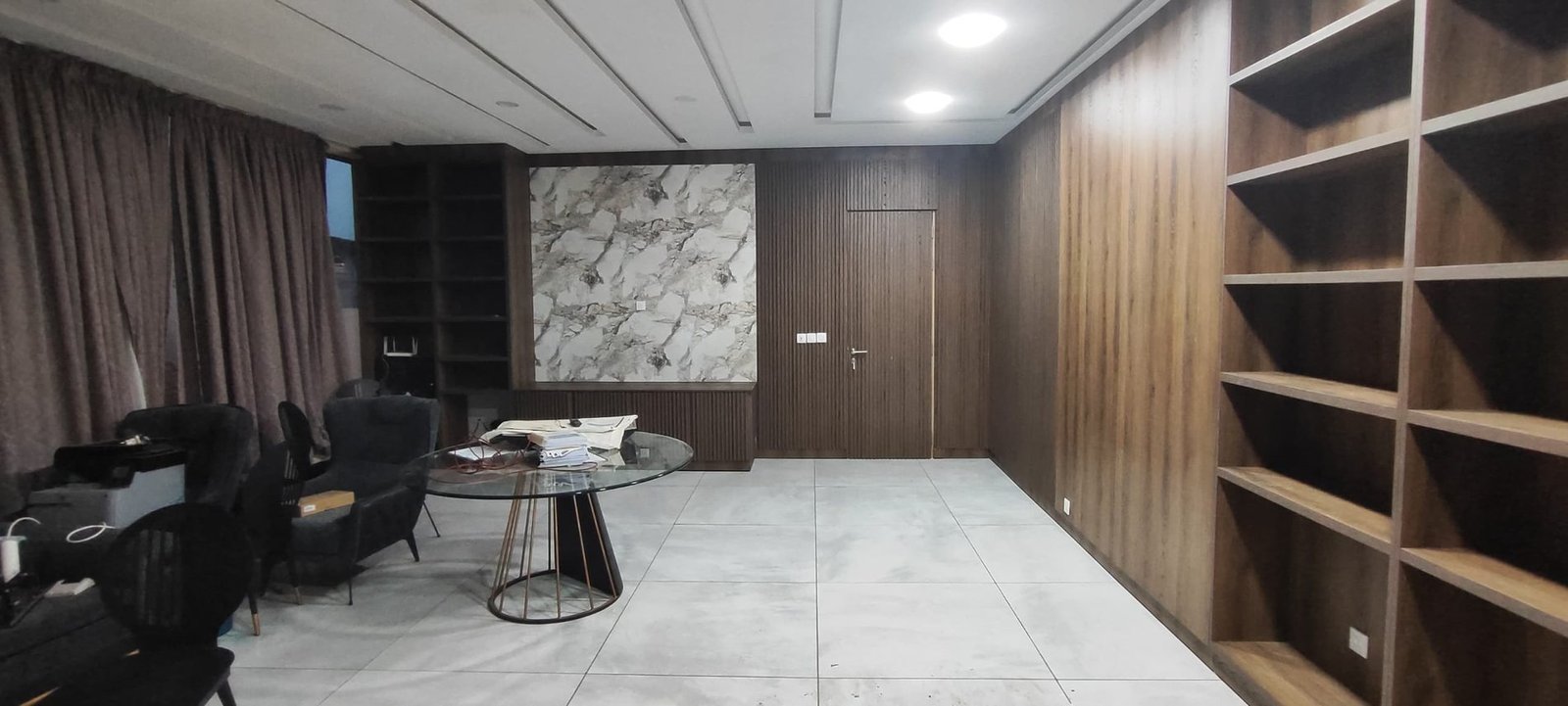 Bibliothèque murale, espace bureau