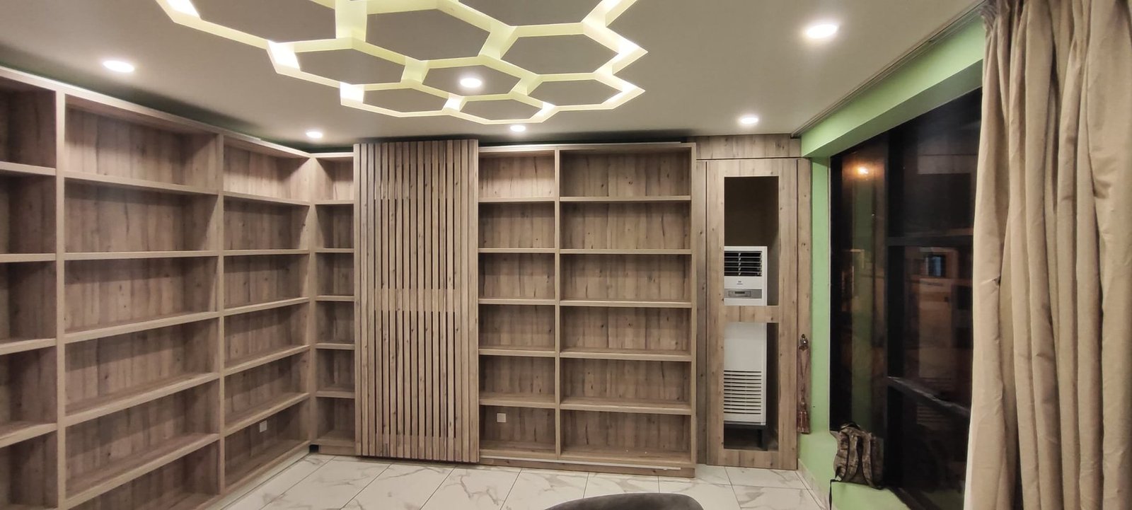 Dressing à claustra en bois