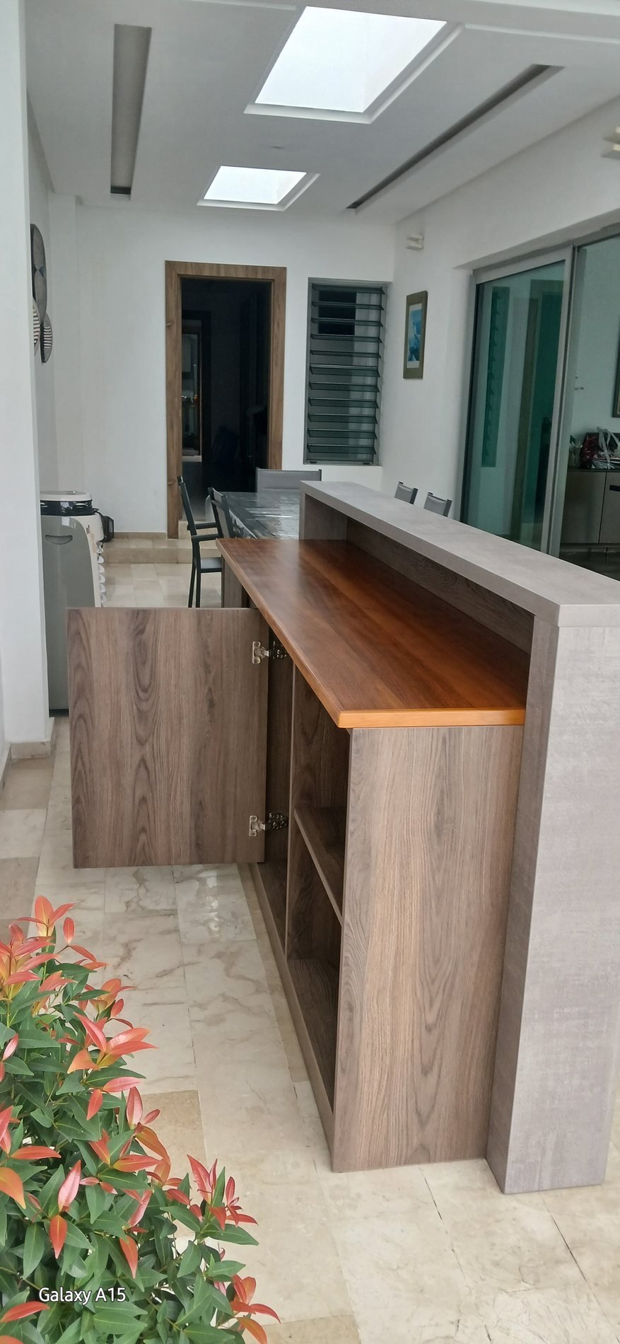Bar extérieur en pierre et bois
