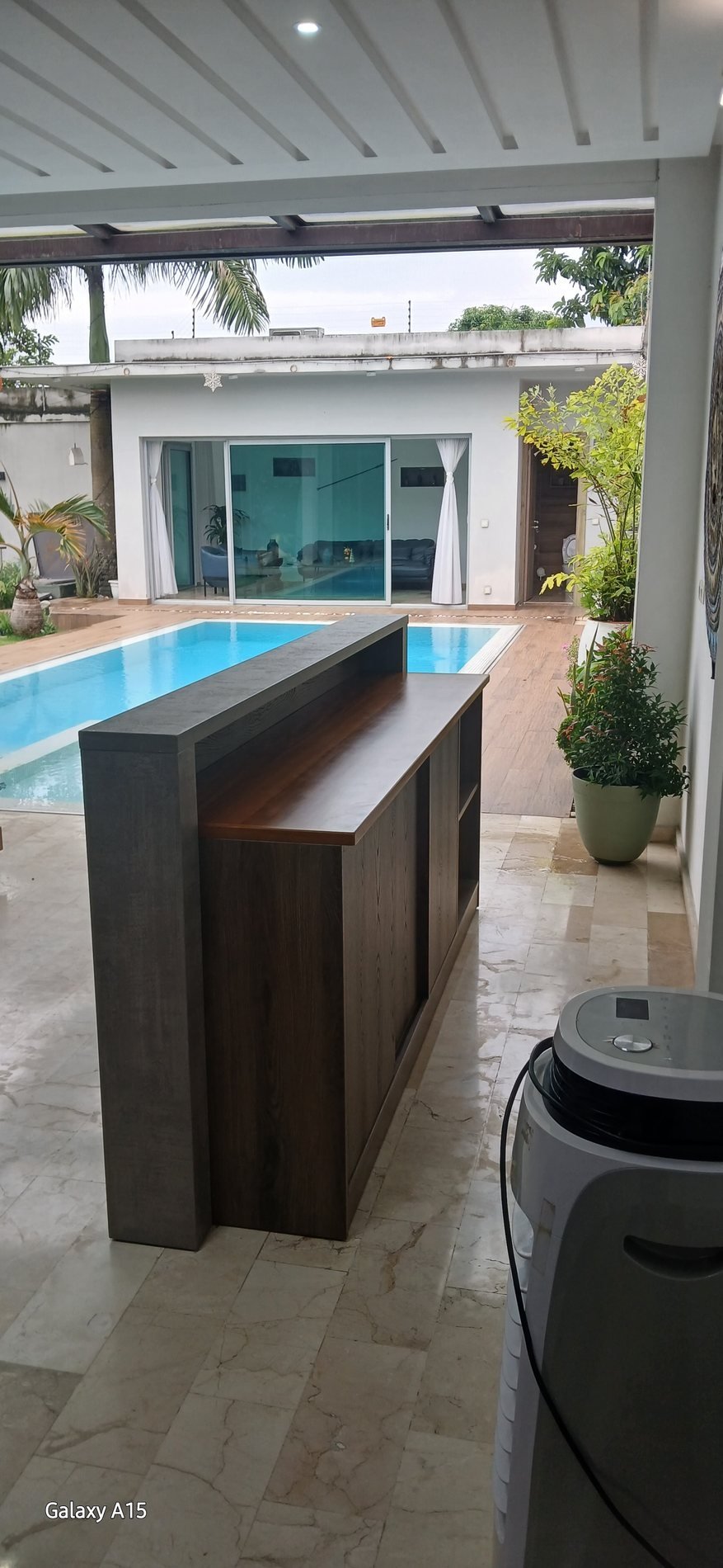 Bar extérieur piscine, vue 2